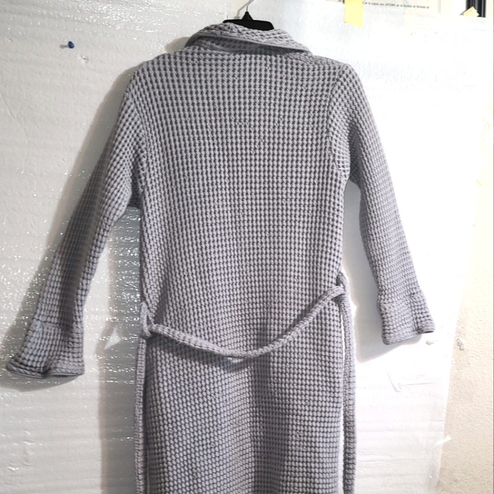 Brooklinen Waffle Gray Robe - Picture 10 of 12